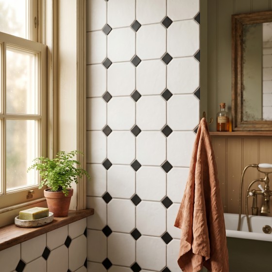 Cotswolds English White Matt Octagon Ceramic Wall Tile 150x150mm with Parliament Black Taco (Insert)